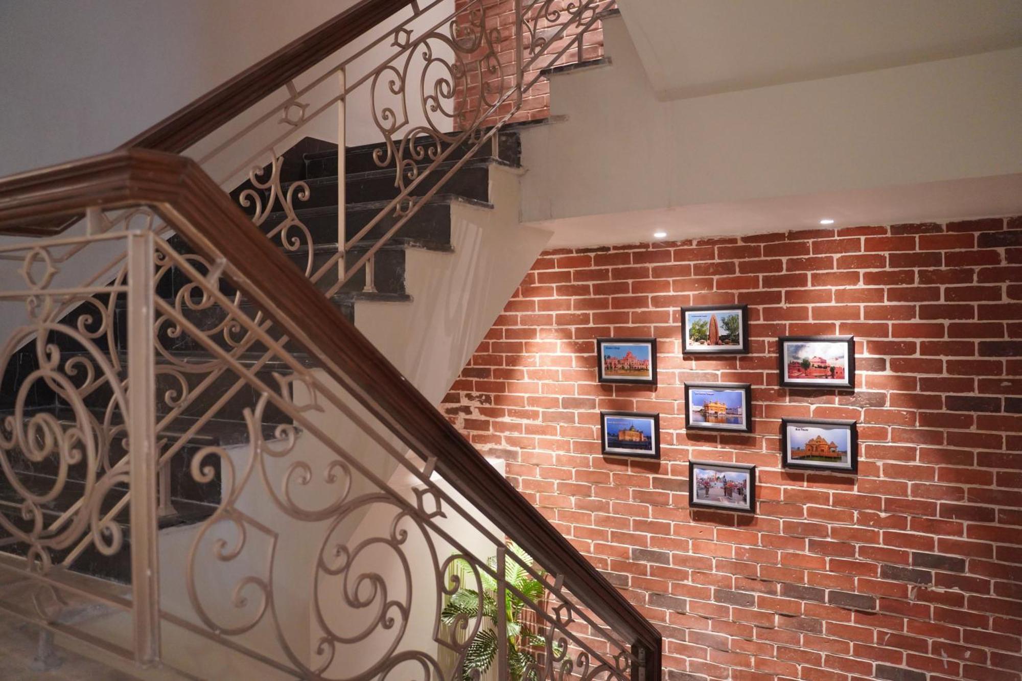 Country Inn Ayodhya - Opposite Airport 外观 照片