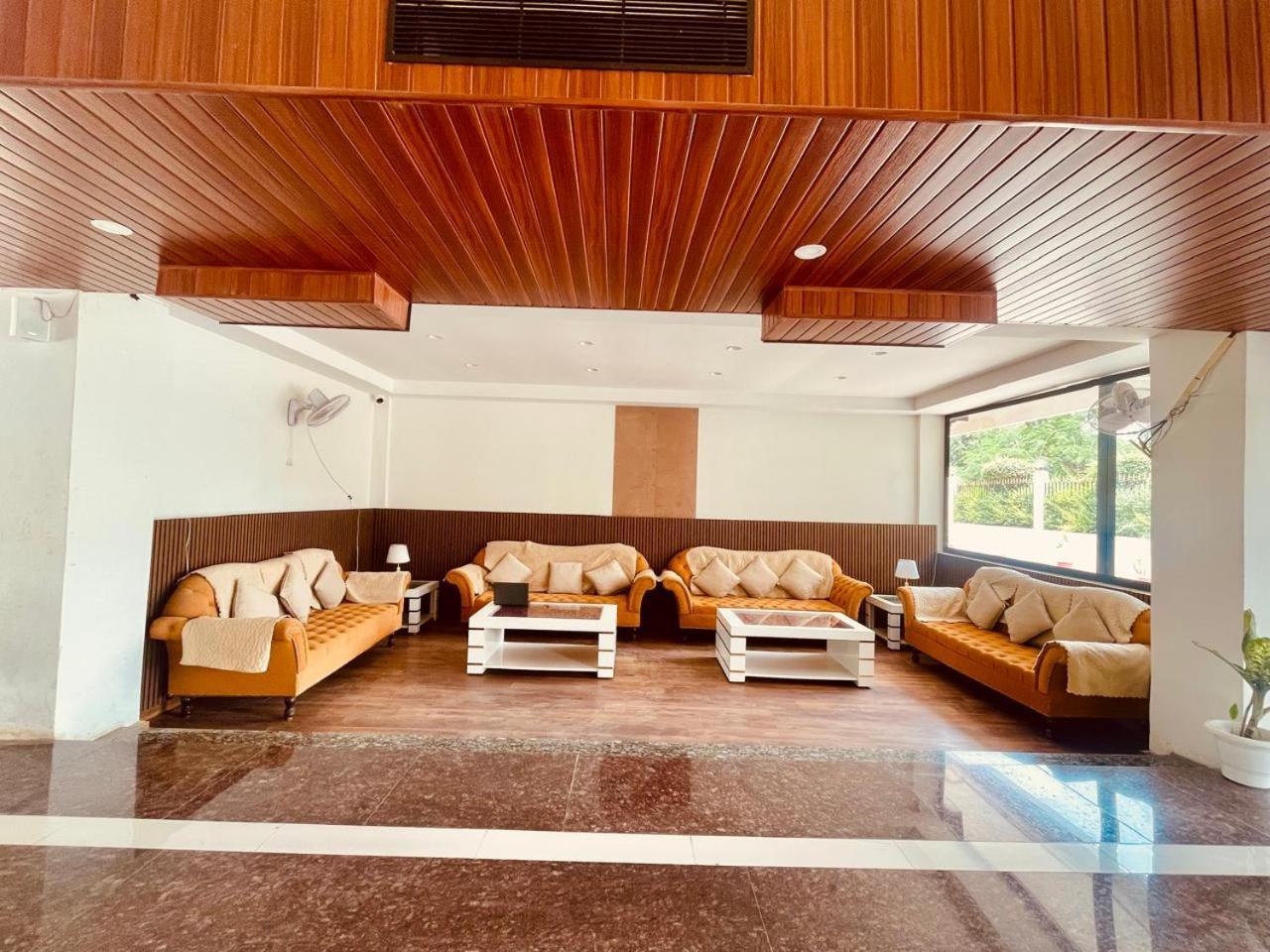 Country Inn Ayodhya - Opposite Airport 外观 照片